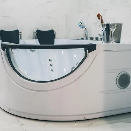 Yourapart Starówka Z Jacuzzi Apartamento