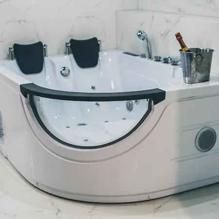 Yourapart Starowka Z Jacuzzi Lägenhet